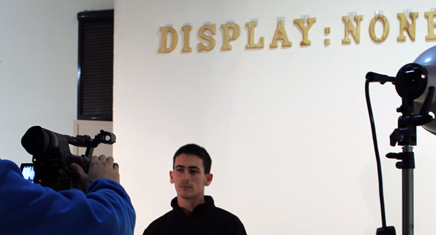 Melik Ohanian durant le temps visibility:hidden